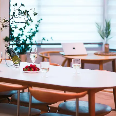 Travel And Live In A Sunny House Up To 10 Hongdae Apartment